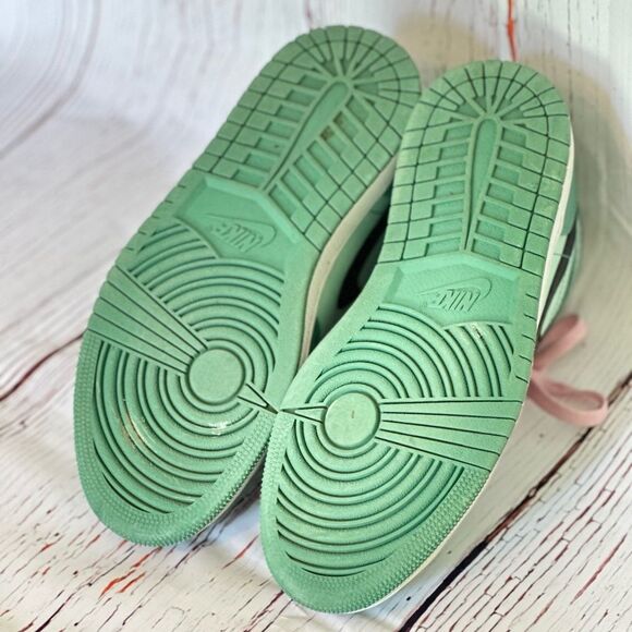 Nike Air Jordan 1 Dutch Green and Pink Mid Sneakers Size 7.5 - Picture 6 of 9